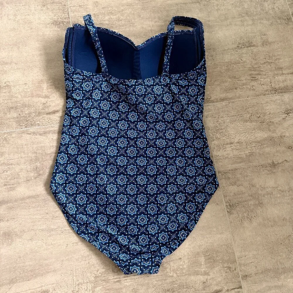 Niptuck Swim Porcelain Blue Twist Front One Piece Suit Ruched Multifit Cup Sz 10